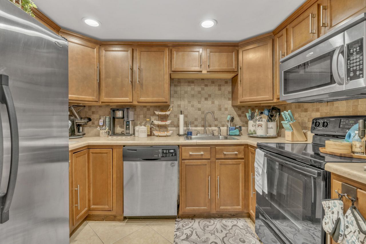 4166 Inverrary Drive, Unit 304, Lauderhill, FL 33319 Photo