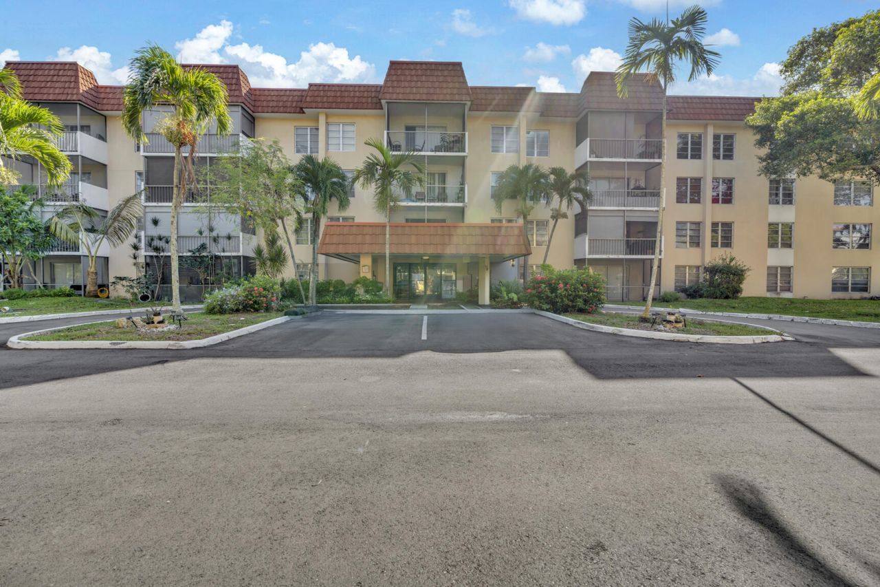4166 Inverrary Drive, Unit 304, Lauderhill, FL 33319 Photo