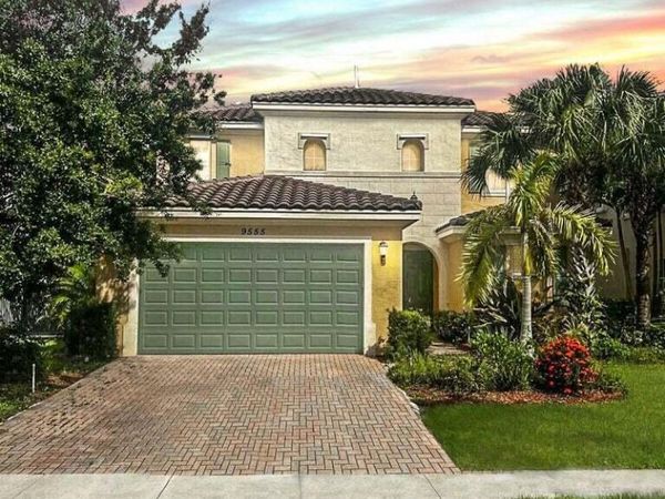9555 Phipps Lane, Wellington, FL 33414