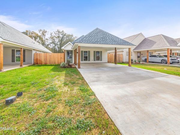 227 Camerons Cove Drive, Carencro, LA 70520