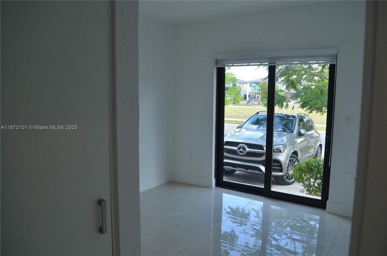 1155 NW 2nd Ter, Florida City, FL 33034 Photo