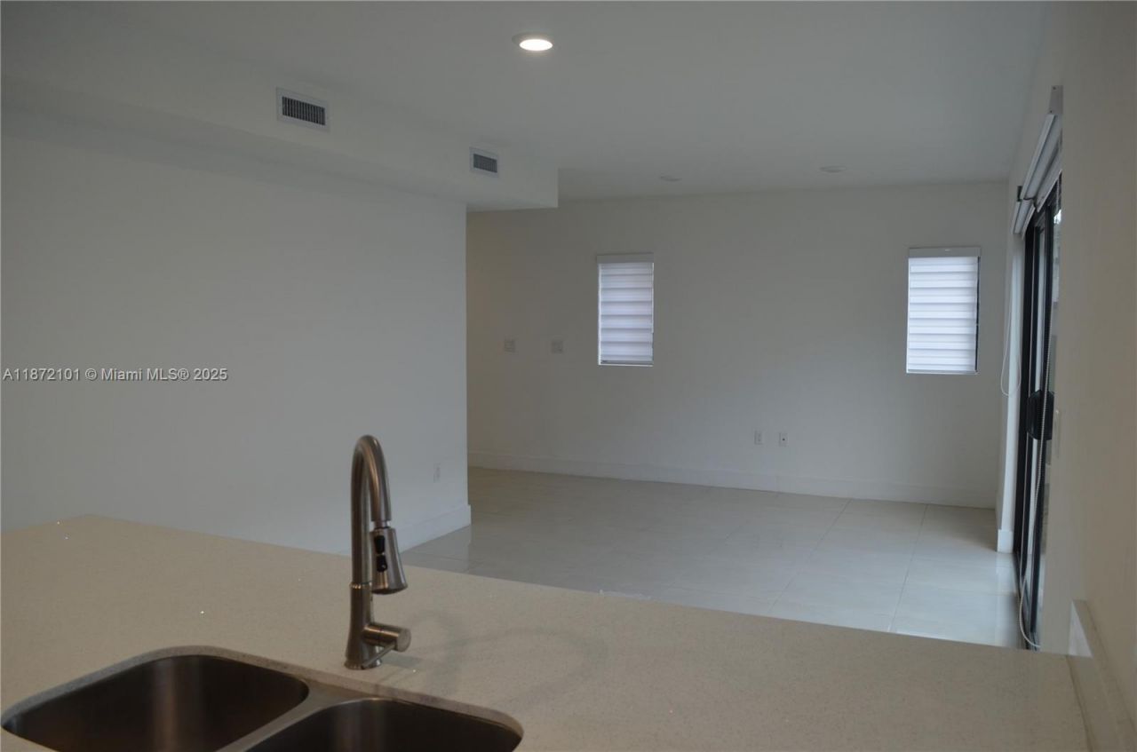 1155 NW 2nd Ter, Florida City, FL 33034 Photo