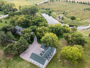 10000 Wagon Train Road, Hickman, NE 68372