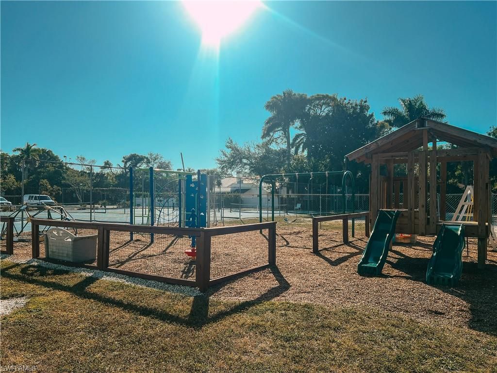 2680 Longboat Dr, Naples, FL 34104 Photo