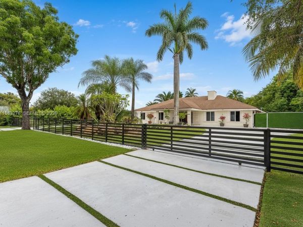 14401 SW 23rd St, Davie, FL 33325