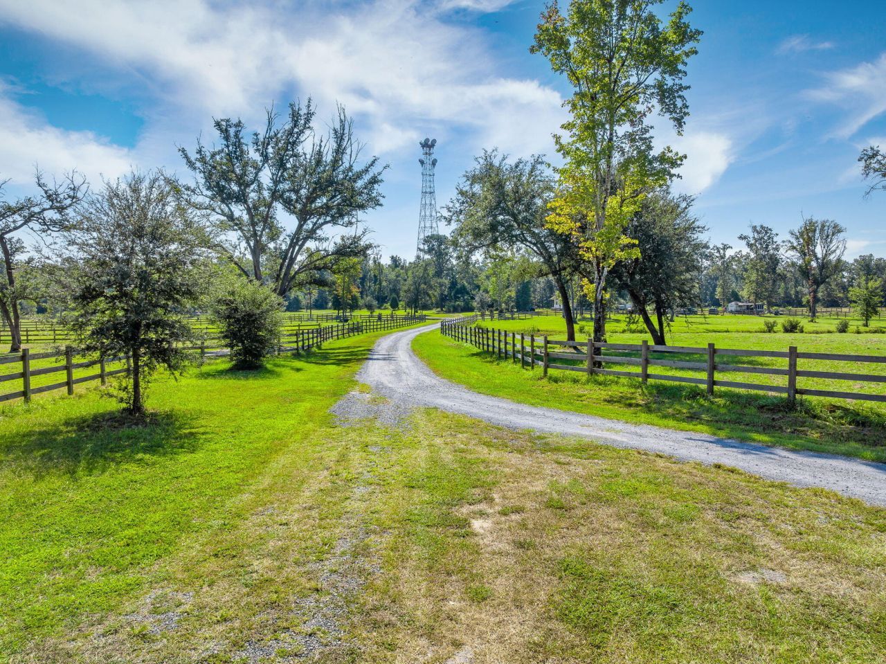 8275 Highway 165 Photo 15