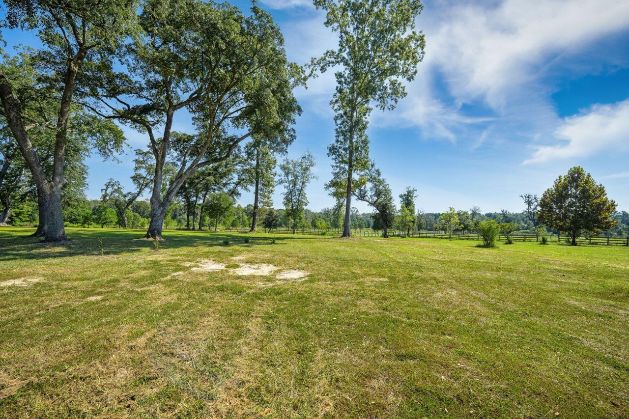 8275 Highway 165 Photo 23