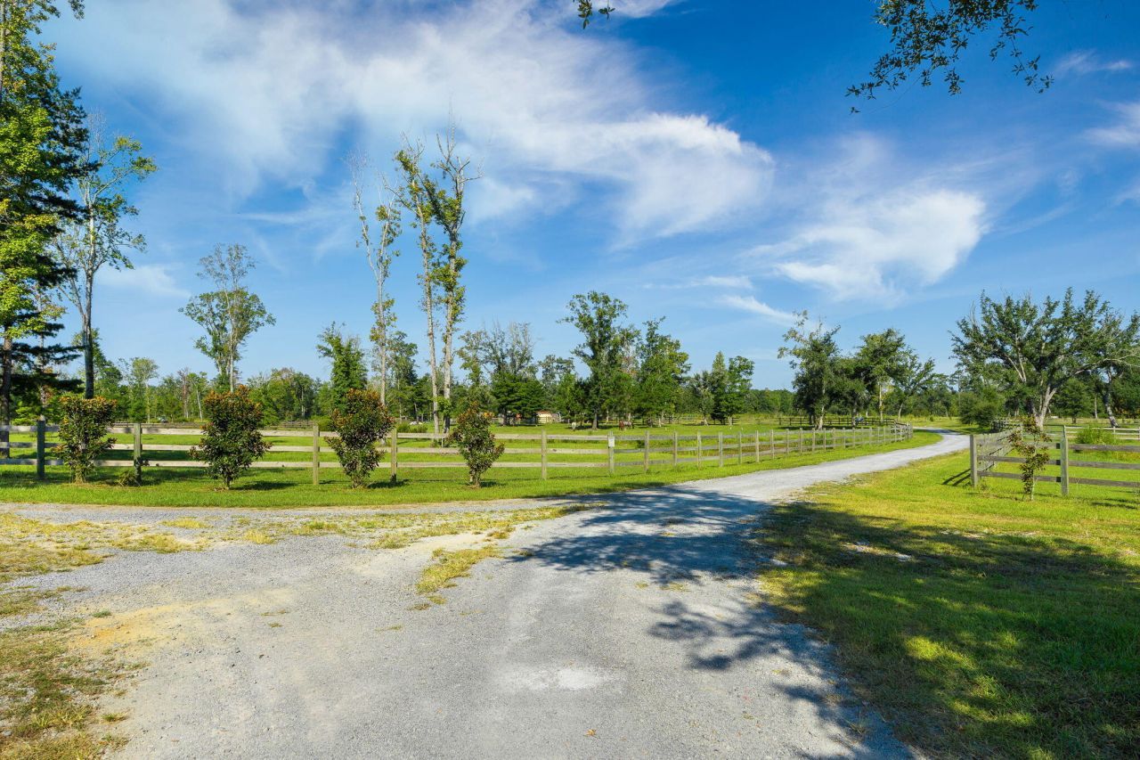 8275 Highway 165 Photo 3