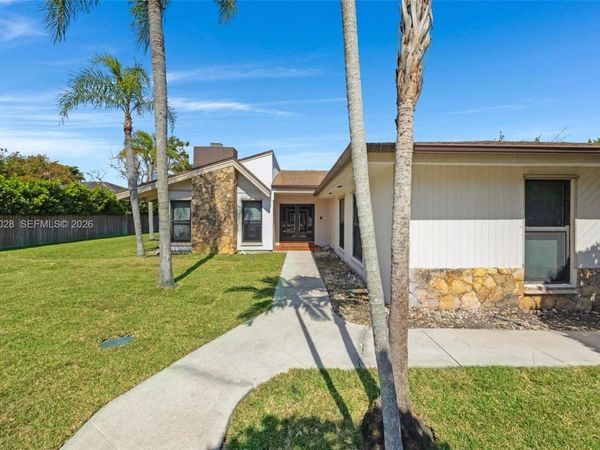 10241 SW 136th St, Miami, FL 33176