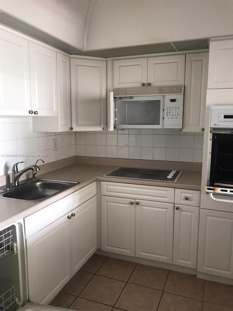 19380 Collins Ave, Unit 319, Sunny Isles Beach, FL 33160 Photo