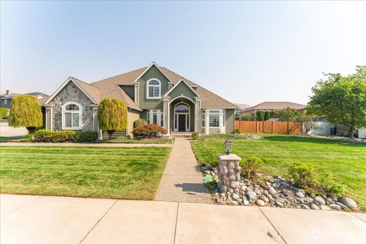 1653 Holly Lane, East Wenatchee, WA 98802 Main Photo