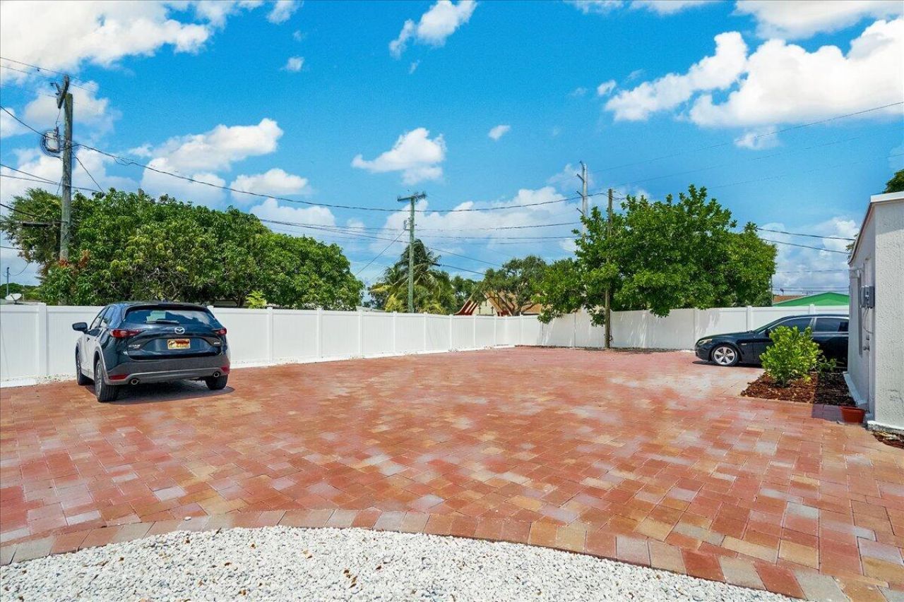 305 Cypress Drive E, Unit 1,2,3,4,5, Lake Park, FL 33403 Photo