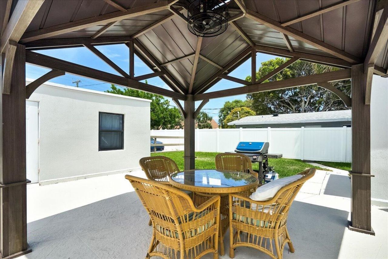 305 Cypress Drive E, Unit 1,2,3,4,5, Lake Park, FL 33403 Photo