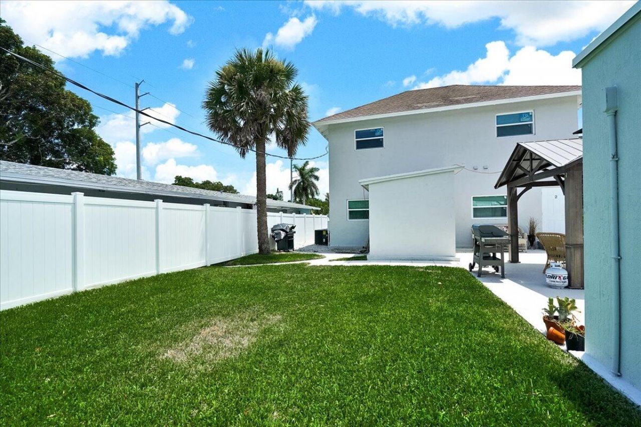 305 Cypress Drive E, Unit 1,2,3,4,5, Lake Park, FL 33403 Photo