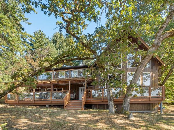 4 Pirates Lane, Protection Island, BC V9R 6R1