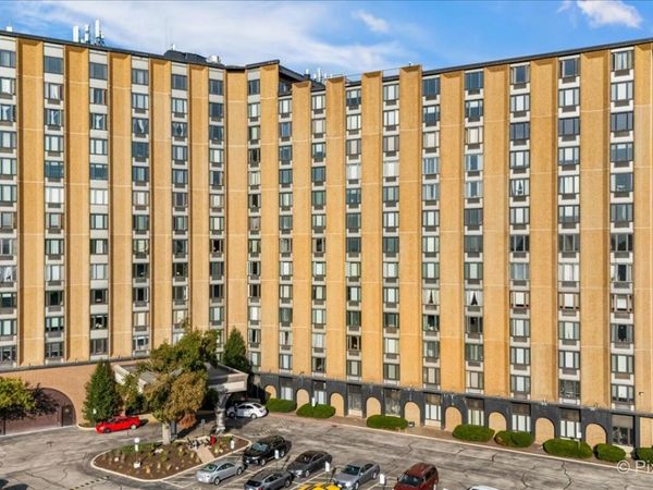 1 RENAISSANCE Place, Unit 1017, Palatine, IL 60067