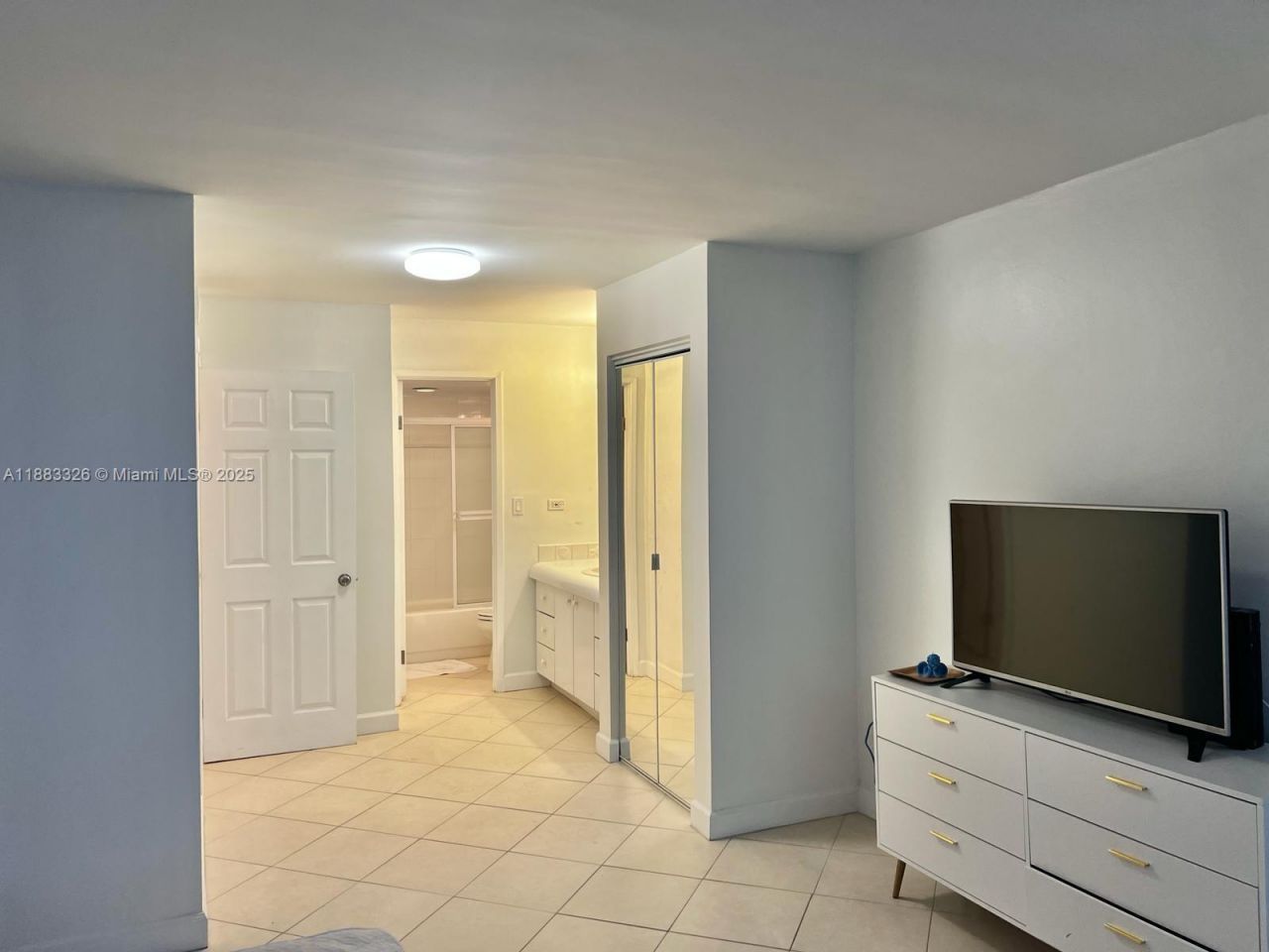 7135 Collins Ave, Unit 702, Miami Beach, FL 33141 Photo