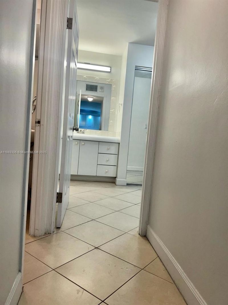 7135 Collins Ave, Unit 702, Miami Beach, FL 33141 Photo