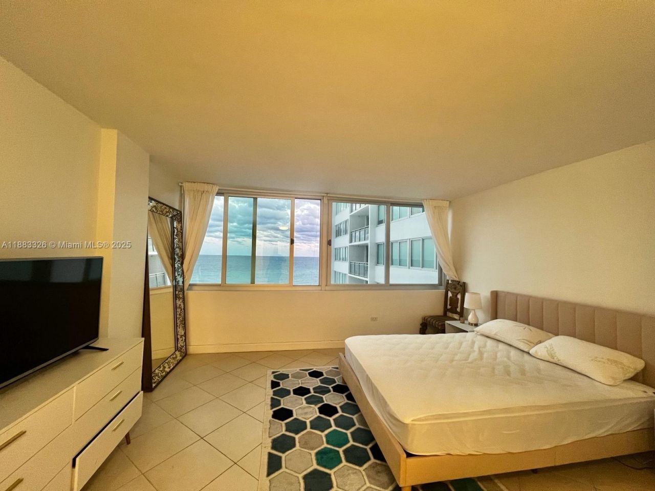 7135 Collins Ave, Unit 702, Miami Beach, FL 33141 Photo