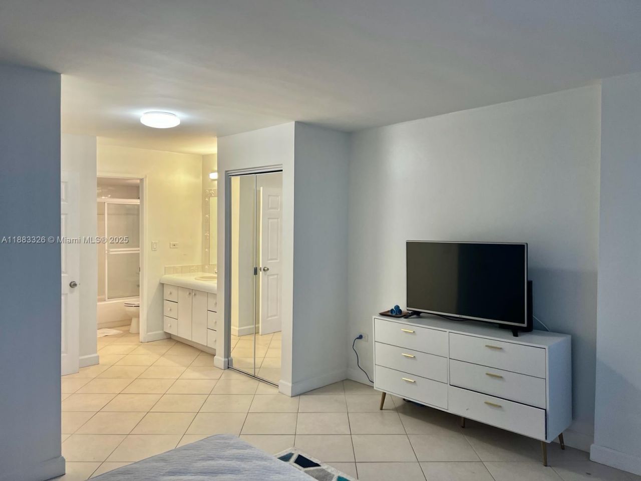7135 Collins Ave, Unit 702, Miami Beach, FL 33141 Photo