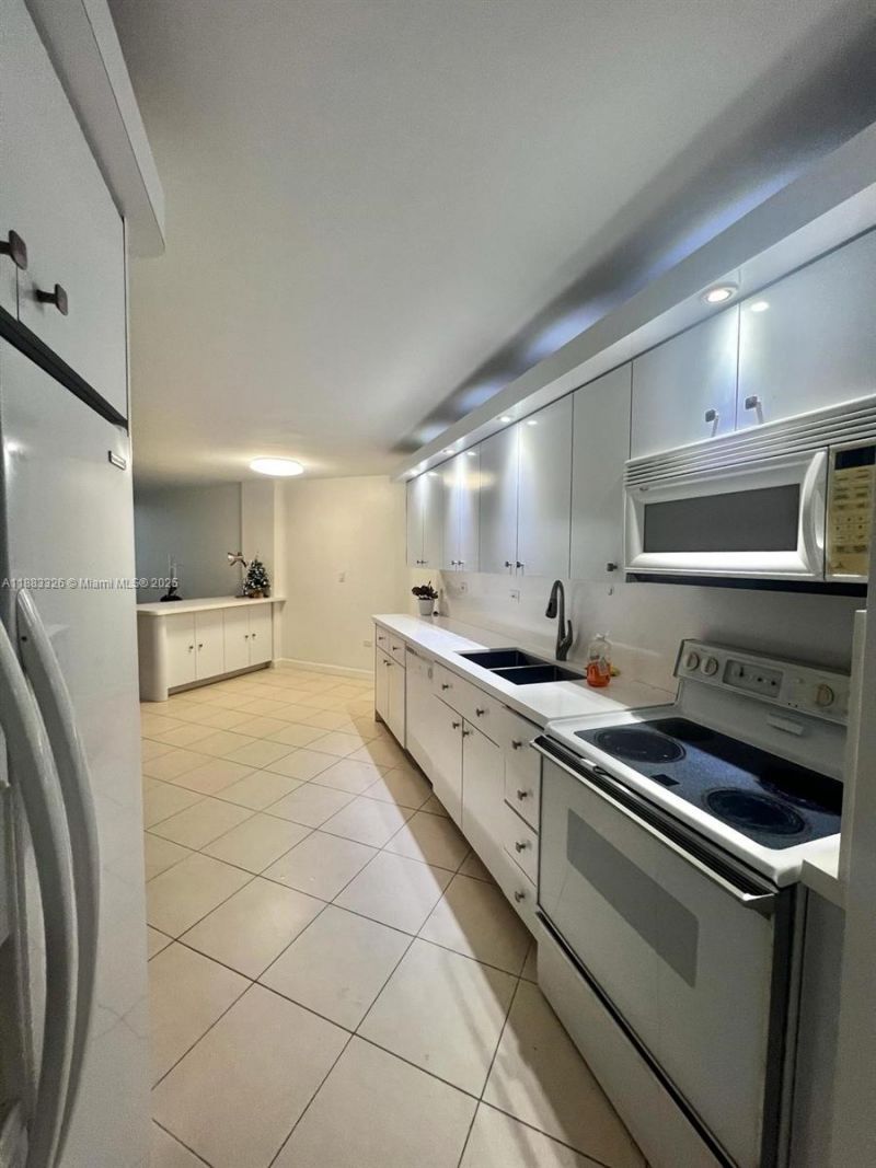 7135 Collins Ave, Unit 702, Miami Beach, FL 33141 Photo