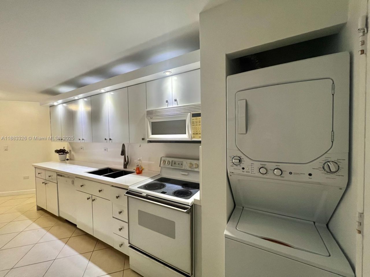 7135 Collins Ave, Unit 702, Miami Beach, FL 33141 Photo