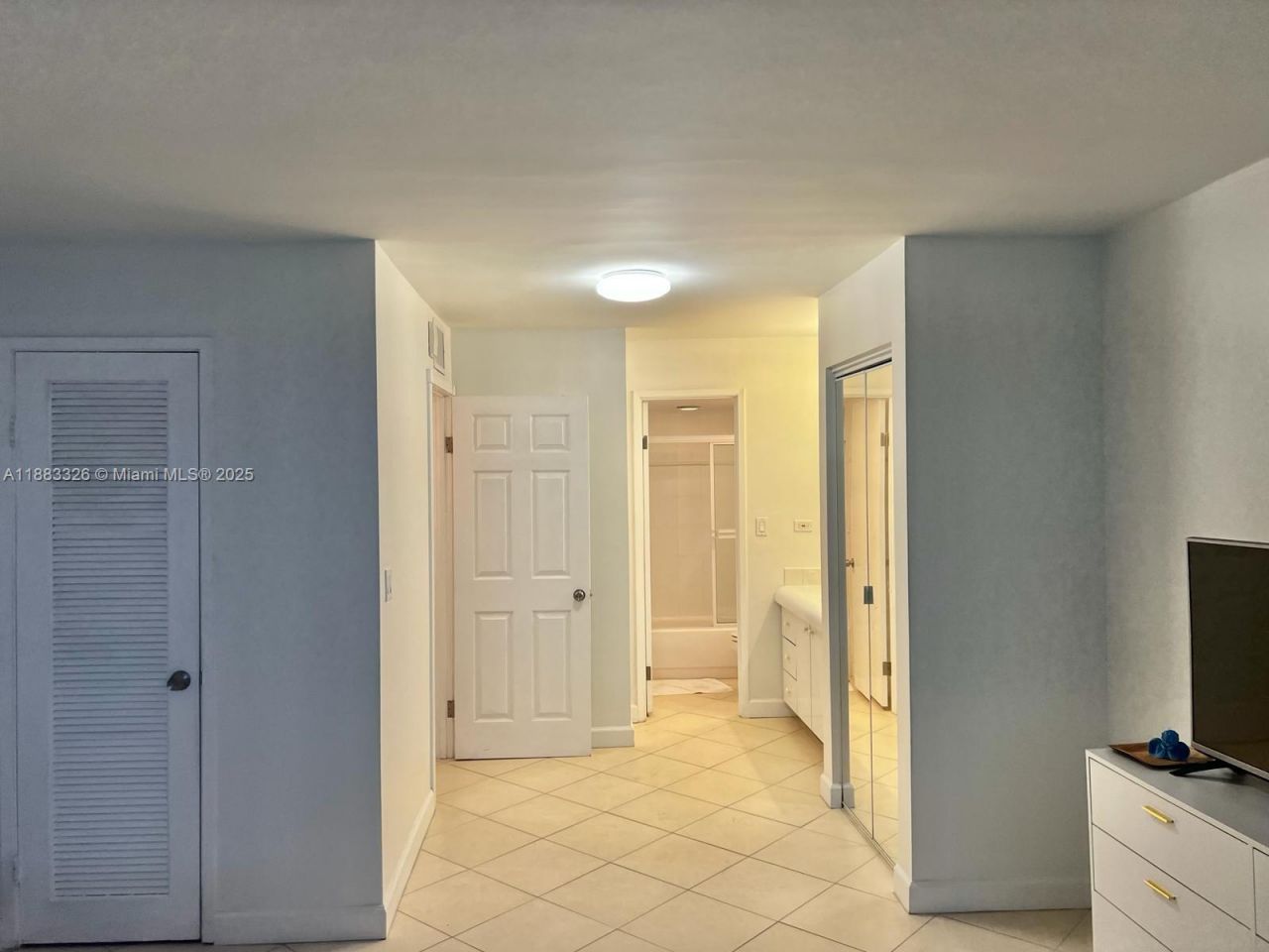 7135 Collins Ave, Unit 702, Miami Beach, FL 33141 Photo