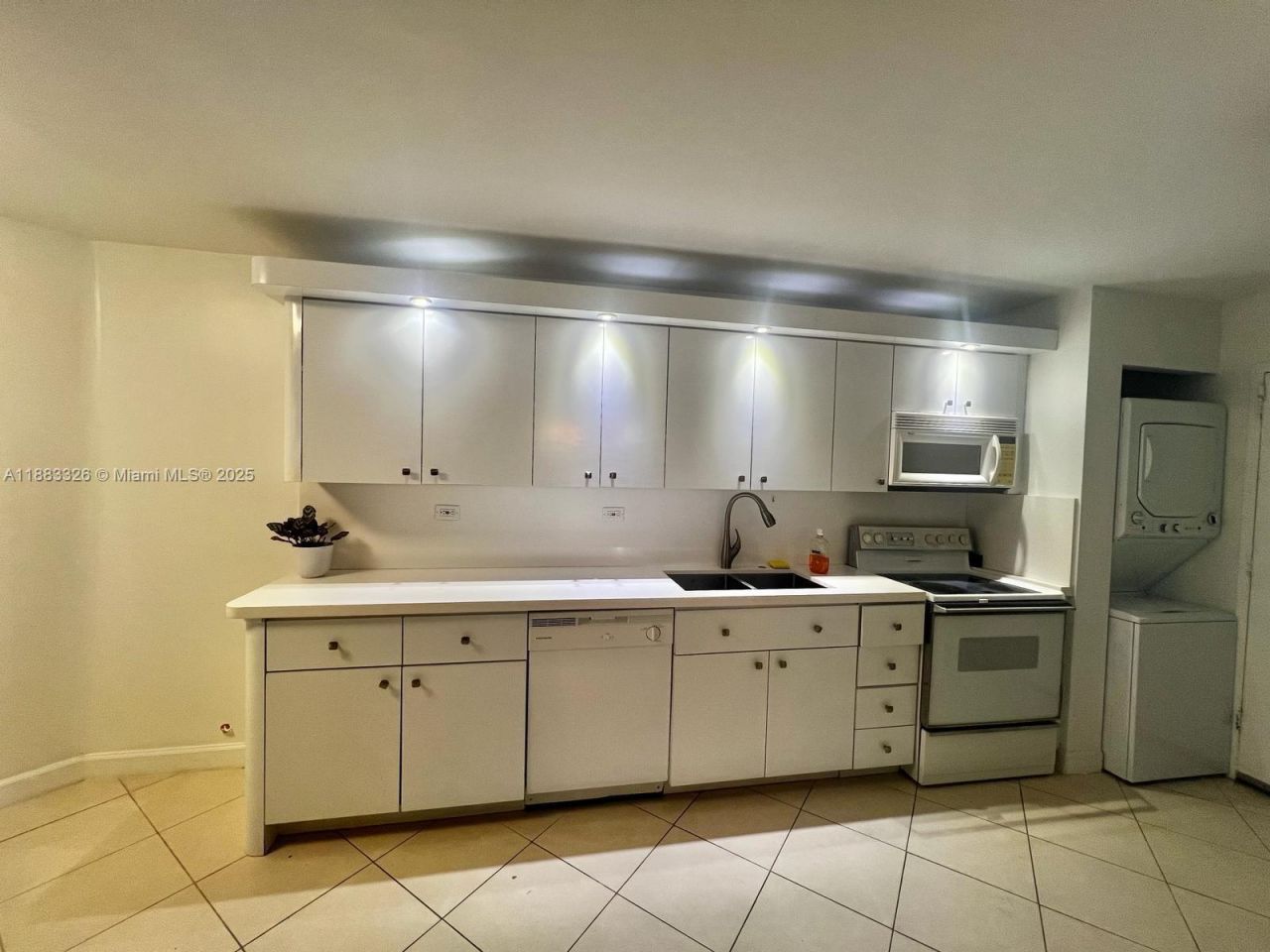 7135 Collins Ave, Unit 702, Miami Beach, FL 33141 Photo