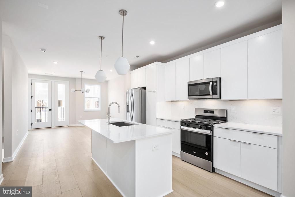 14351 Glen Manor Drive, Chantilly, VA 20151 Main Photo