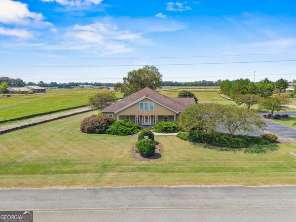 1135 E Hiawatha Street, Metter, GA 30439