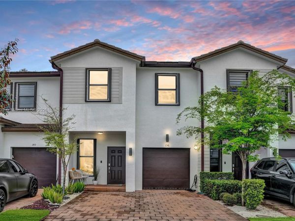 136 SW 185th Way, Pembroke Pines, FL 33029