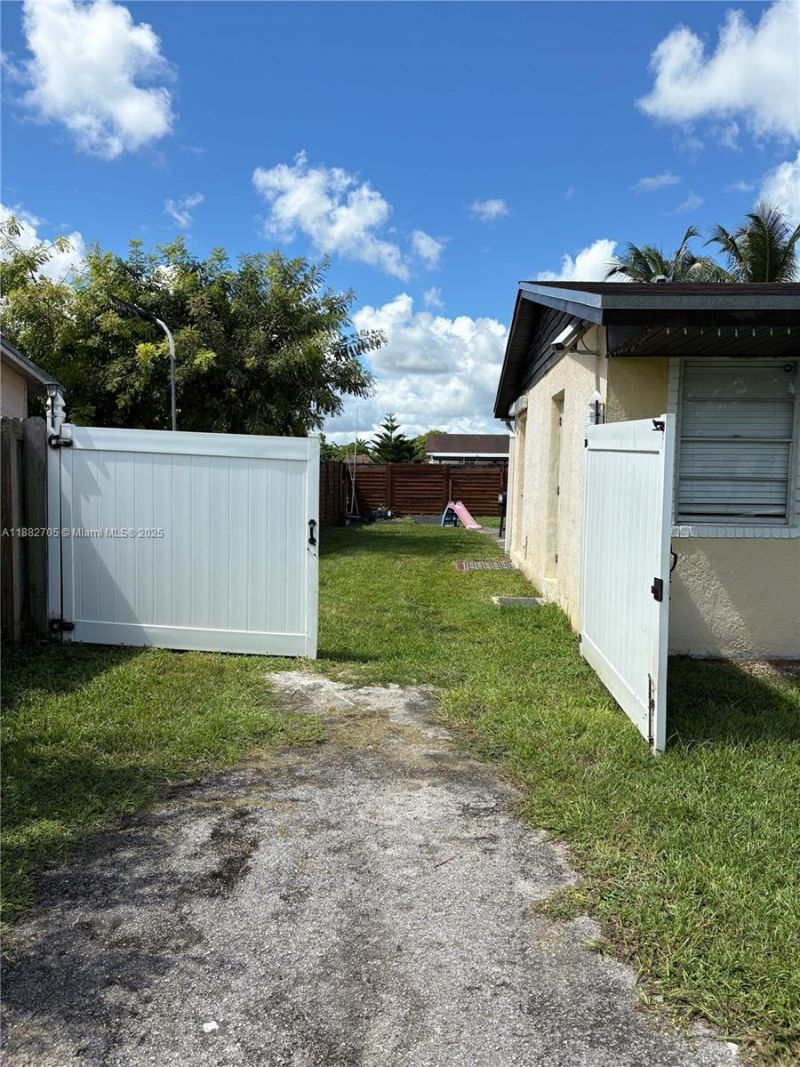 548 SW 16th Ter, Homestead, FL 33030 Photo