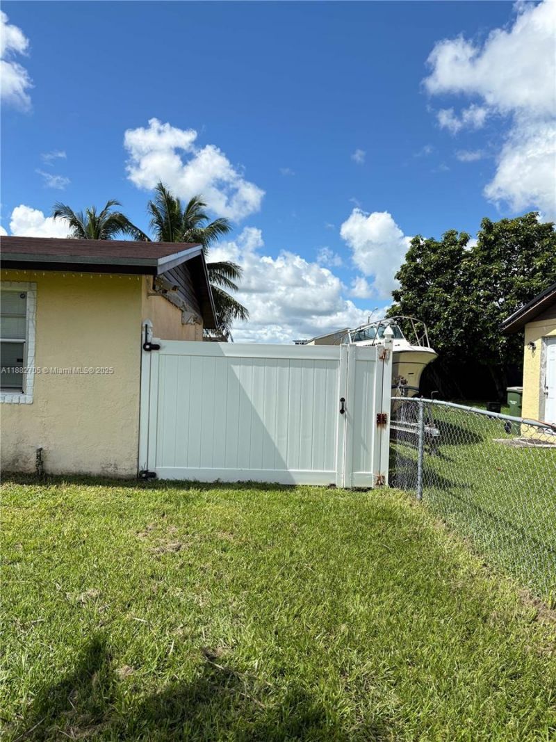 548 SW 16th Ter, Homestead, FL 33030 Photo