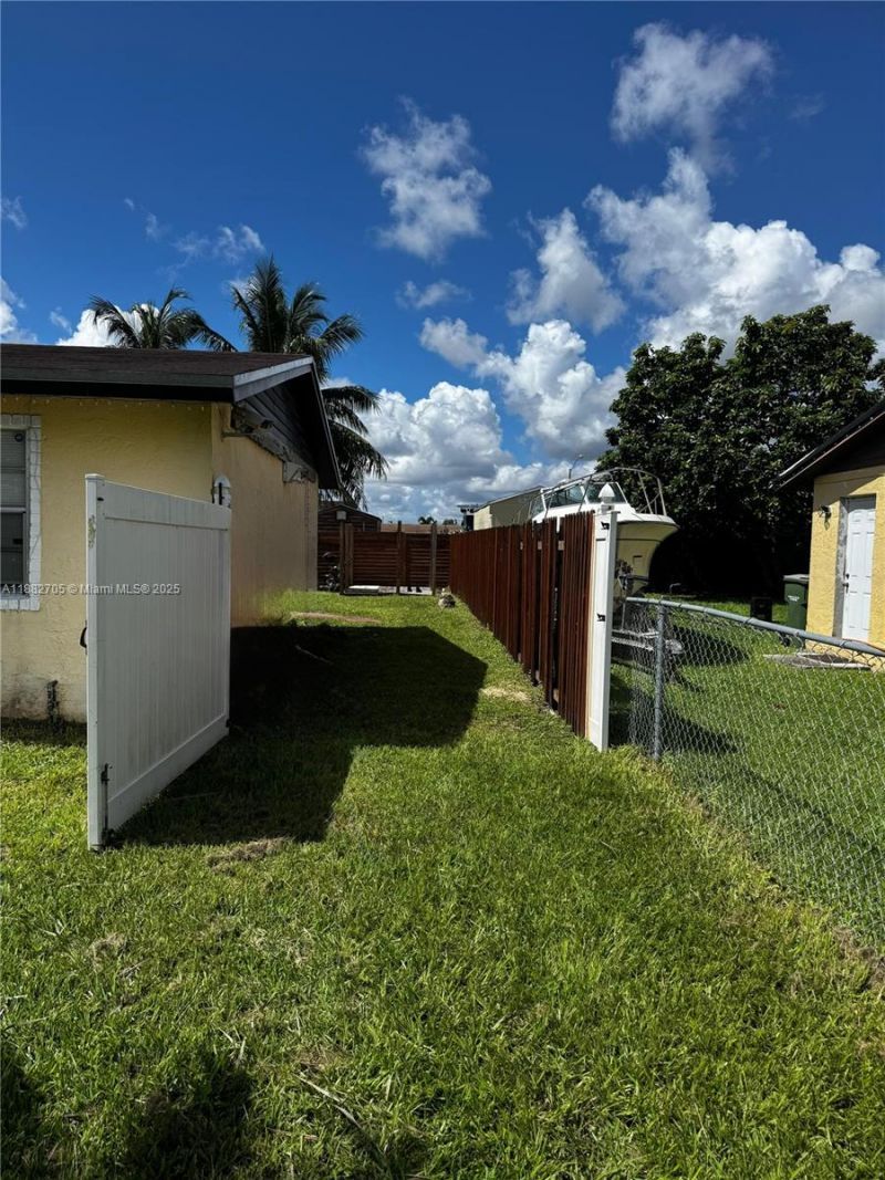 548 SW 16th Ter, Homestead, FL 33030 Photo