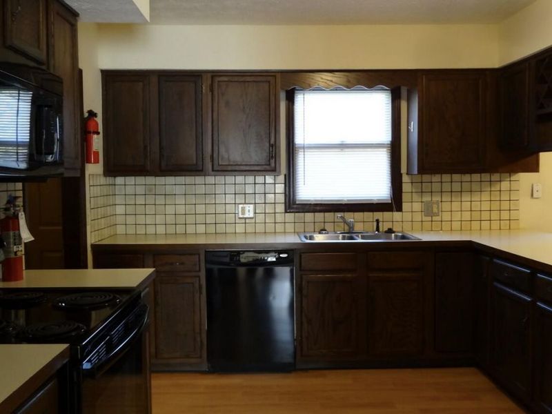 108 Walcreek Drive W, Columbus, OH 43230 Photo 2