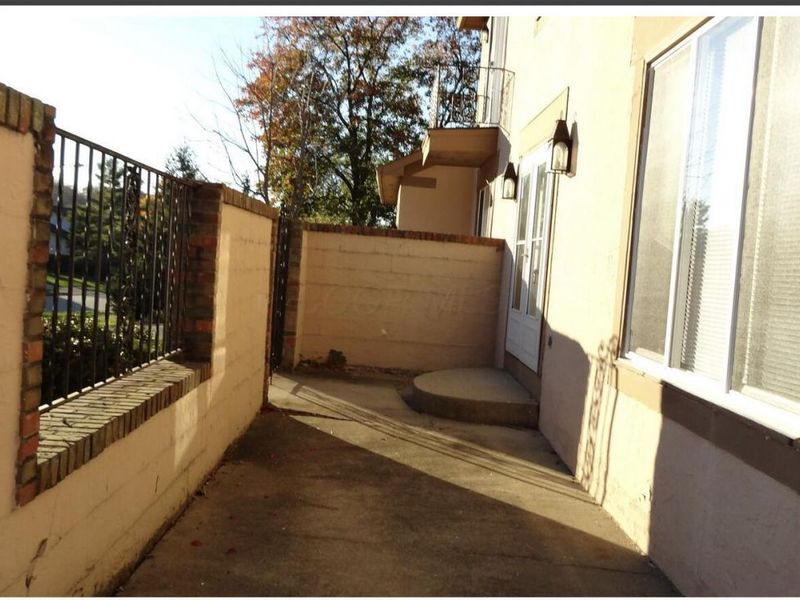 108 Walcreek Drive W, Columbus, OH 43230 Photo 9