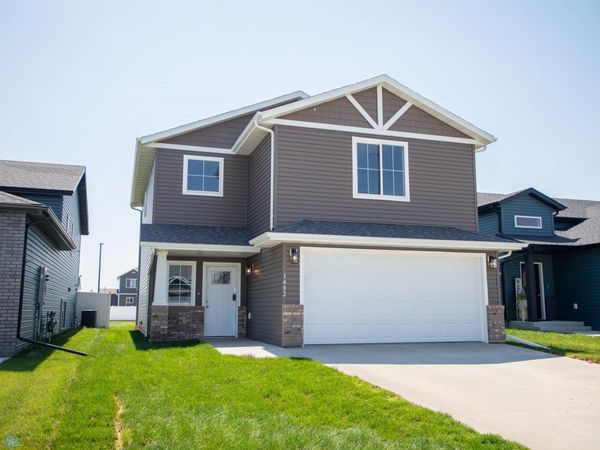 1482 69th Avenue S, Fargo, ND 58104