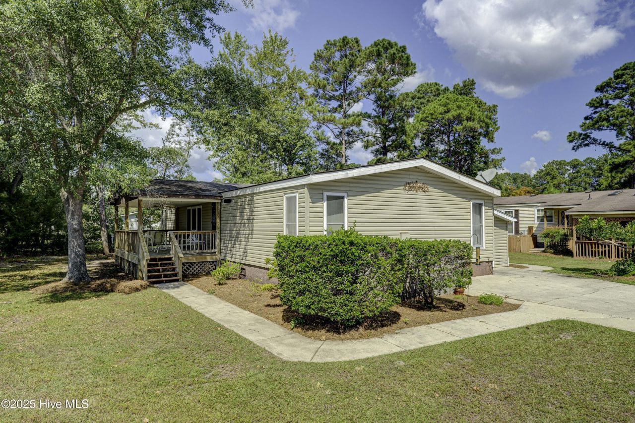 609 Outrigger Court, Hampstead, NC 28443 Main Photo