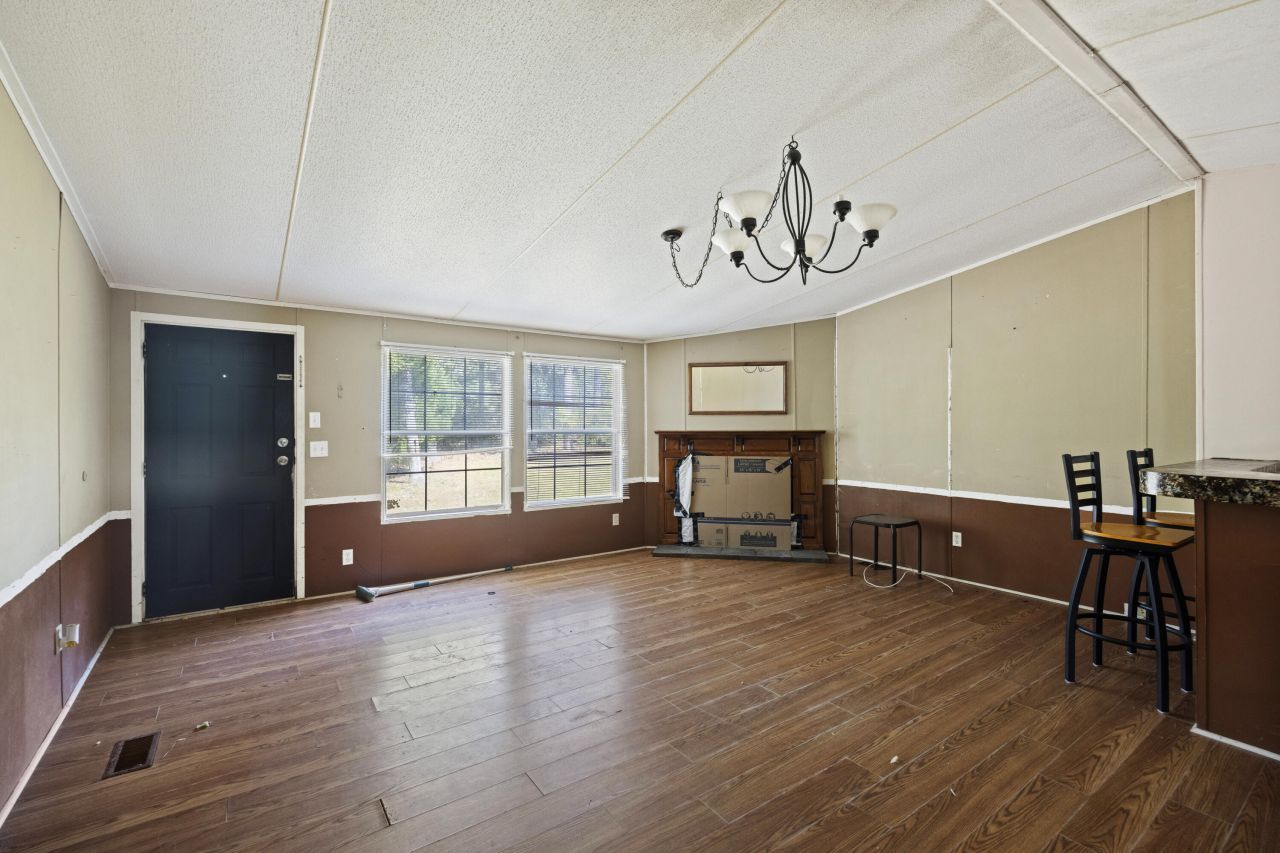 197 Davis Circle Photo 12