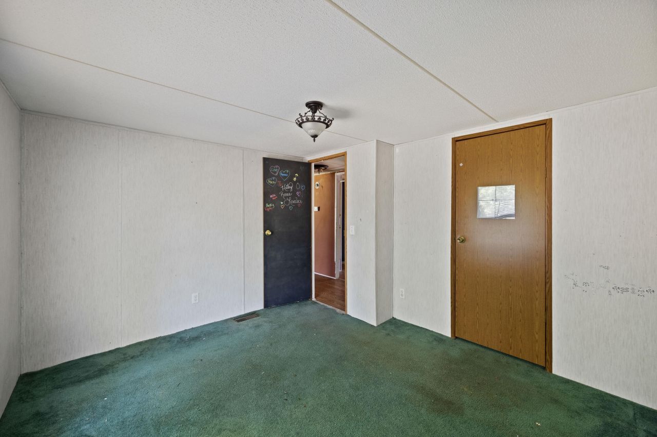 197 Davis Circle Photo 16