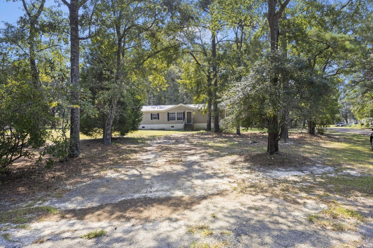 197 Davis Circle Photo 2