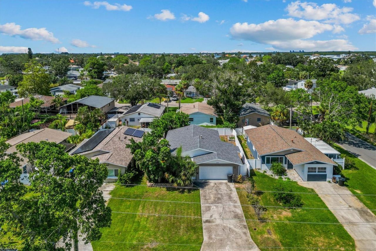 1889 Montana Avenue Ne, Saint Petersburg, FL 33703 Photo