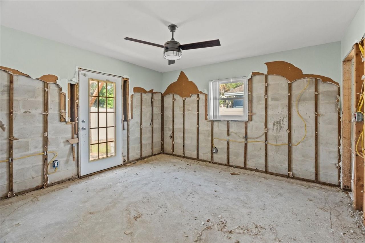 1889 Montana Avenue Ne, Saint Petersburg, FL 33703 Photo
