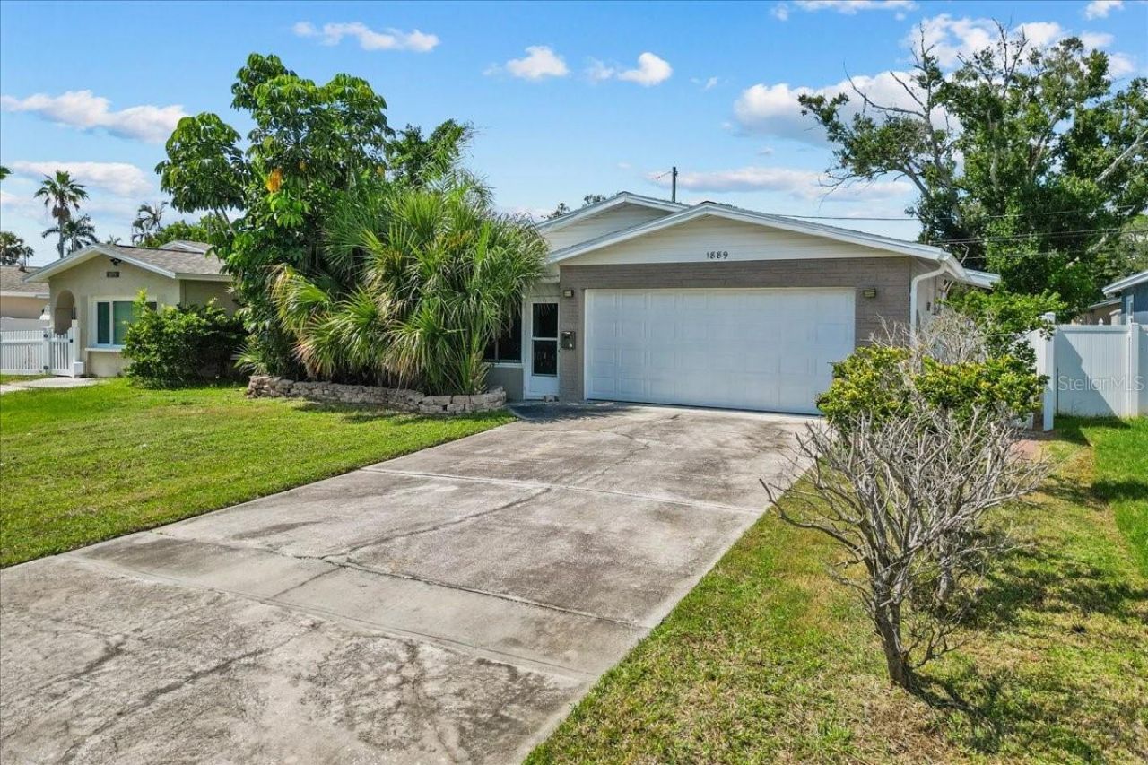1889 Montana Avenue Ne, Saint Petersburg, FL 33703 Photo