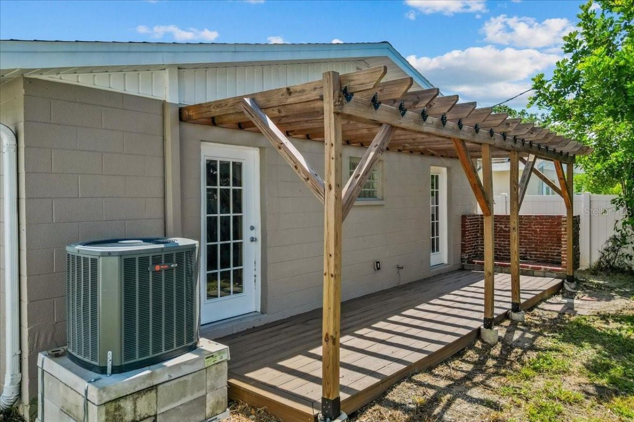 1889 Montana Avenue Ne, Saint Petersburg, FL 33703 Photo