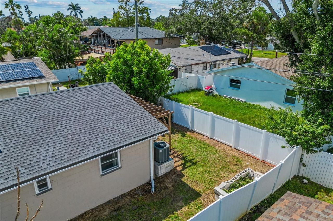 1889 Montana Avenue Ne, Saint Petersburg, FL 33703 Photo