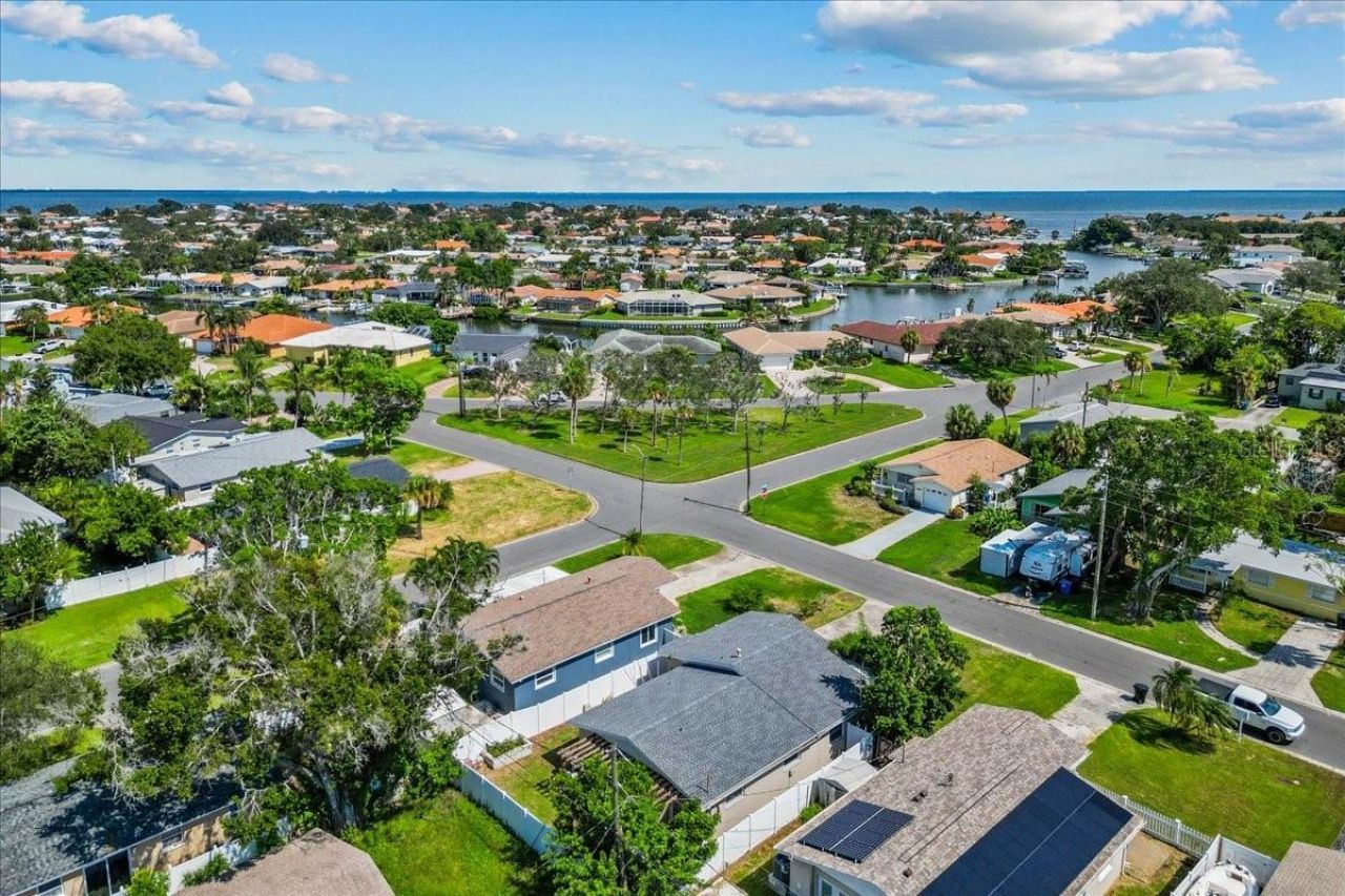 1889 Montana Avenue Ne, Saint Petersburg, FL 33703 Photo