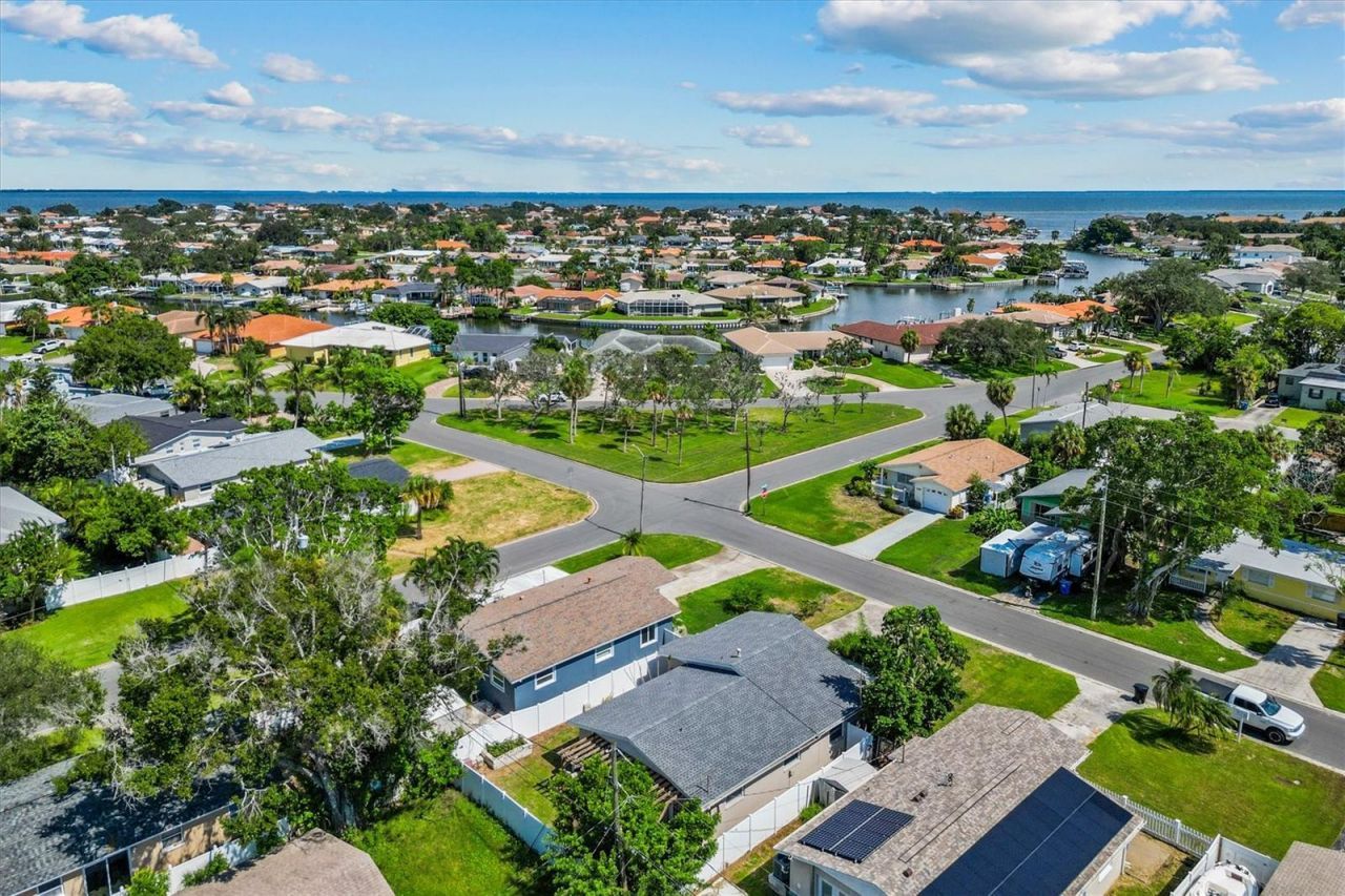 1889 Montana Avenue Ne, Saint Petersburg, FL 33703 Photo