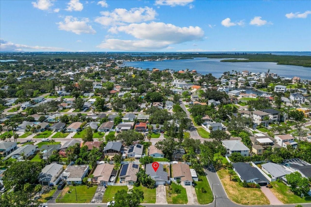 1889 Montana Avenue Ne, Saint Petersburg, FL 33703 Photo