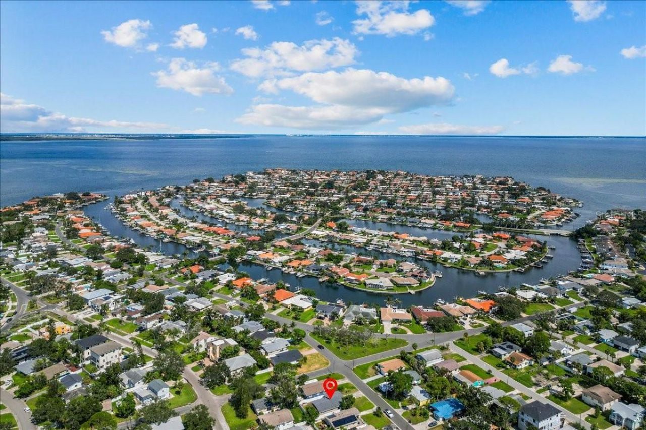 1889 Montana Avenue Ne, Saint Petersburg, FL 33703 Photo